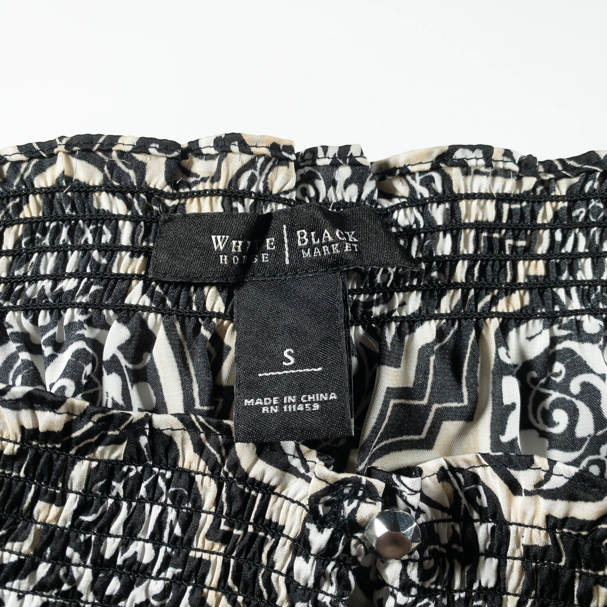 Paisley Smocked Blouse - Stylish Short Sleeves in Vibrant Red & Black - Image 5