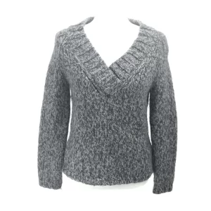 Alpaca wool sweater – Eagle’s Eye petite marled grey v-neck knit with long sleeves, displayed on a mannequin against a white background.