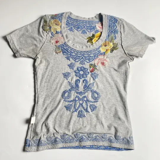 Johnny Was Embroidered Top Gray Floral Boho Tee M - Image 5