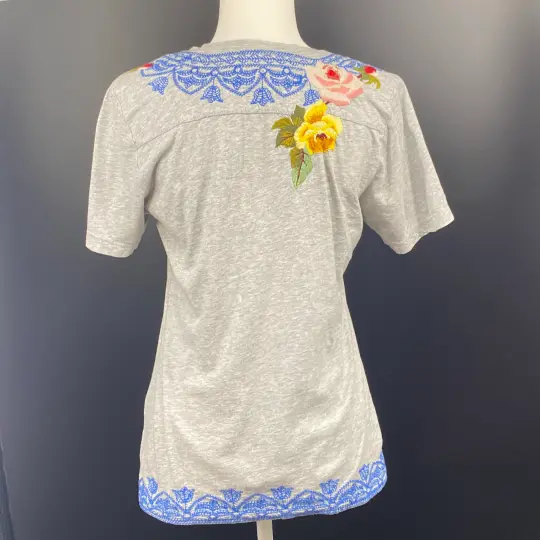 Johnny Was Embroidered Top Gray Floral Boho Tee M - Image 3